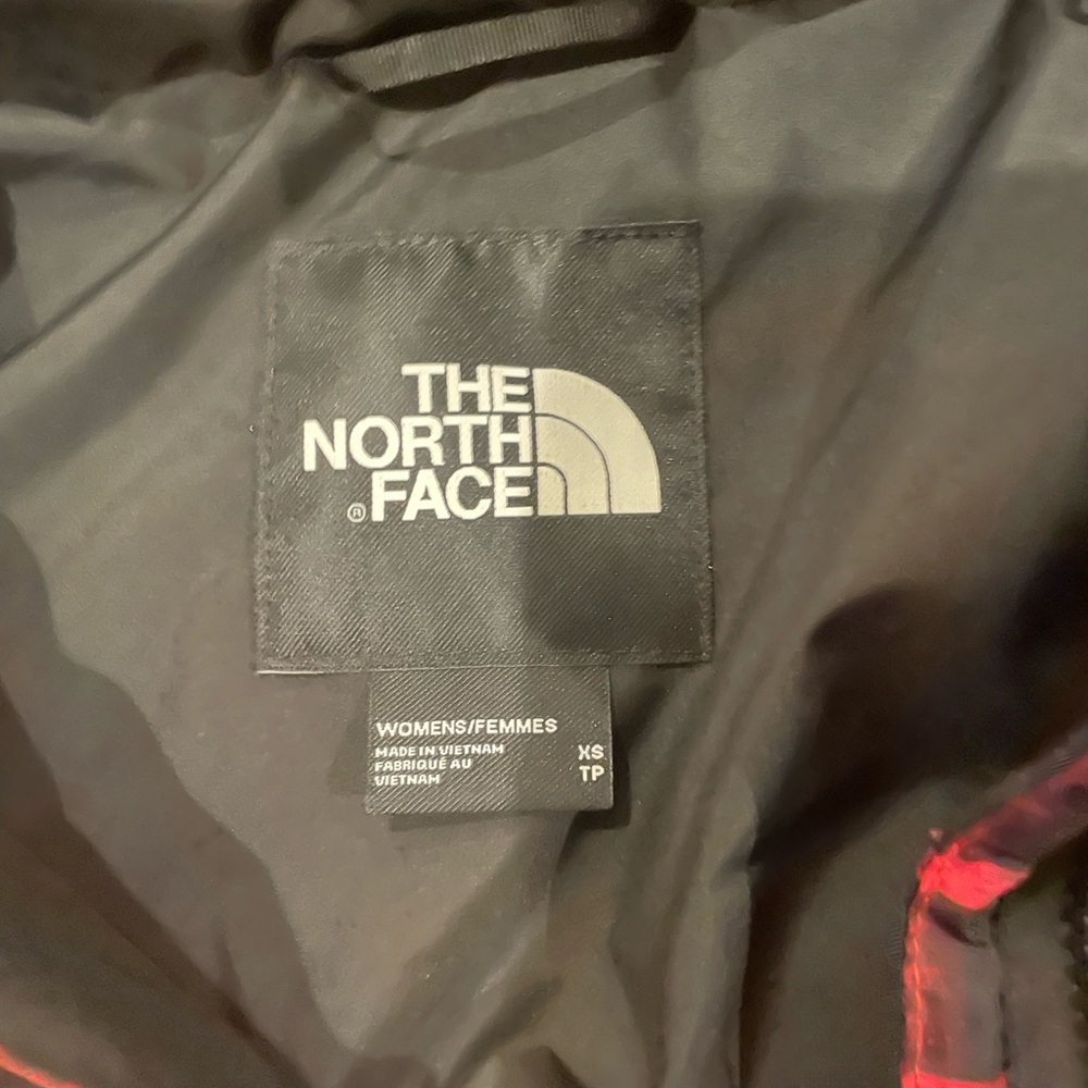 The north face TNF Gotham red plaid puffer jacket. XS NWT - Picture 4 of 5